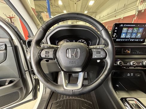 Used 2025 Honda Pilot Touring image 24