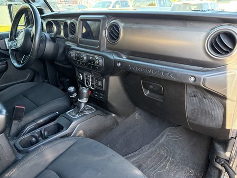 Used 2018 Jeep Wrangler Unlimited Sport S AWD/4WD image 10