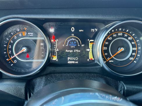 Used 2021 Jeep Wrangler Unlimited Sahara AWD/4WD image 13