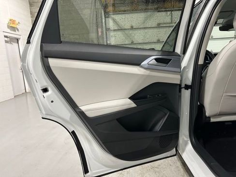 New 2026 Volkswagen Taos SE image 12