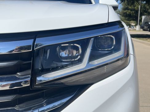 Used 2022 Volkswagen Atlas Cross Sport SE w/ Panoramic Sunroof Package image 6