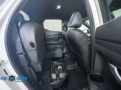Used 2025 Hyundai Santa Cruz SEL AWD/4WD image 36