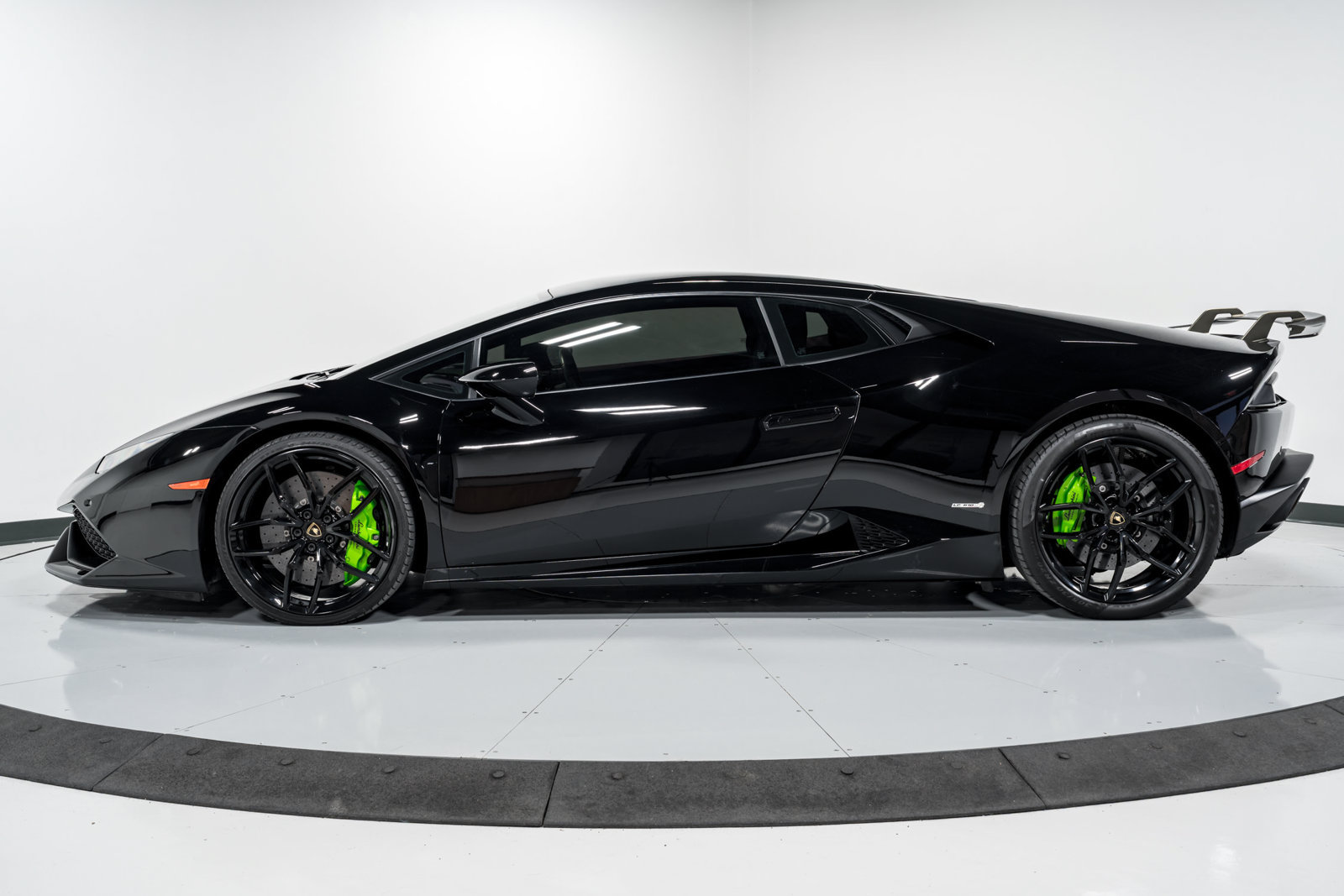 Used 2016 Lamborghini Huracan LP 610-4 AWD/4WD image 6