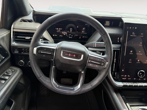 Used 2025 GMC Yukon Elevation AWD/4WD image 12