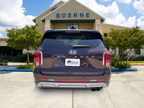Used 2024 Hyundai Palisade Limited FWD image 4