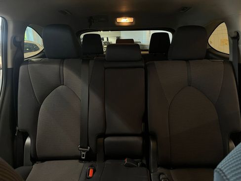 Used 2025 Toyota Highlander LE FWD image 40