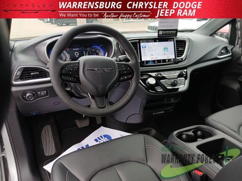 New 2026 Chrysler Pacifica Select image 15