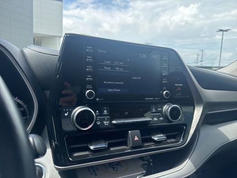 Used 2021 Toyota Highlander XLE image 10