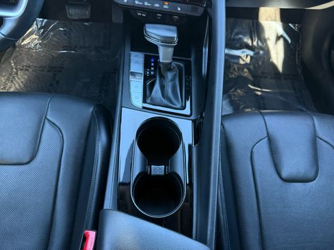 Used 2023 Hyundai Elantra Limited image 24
