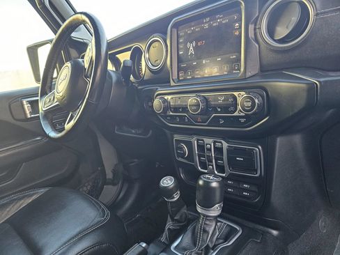 Used 2018 Jeep Wrangler Unlimited Sahara AWD/4WD image 20