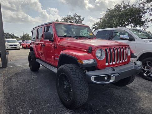 Used 2019 Jeep Wrangler Unlimited Sahara AWD/4WD image 2