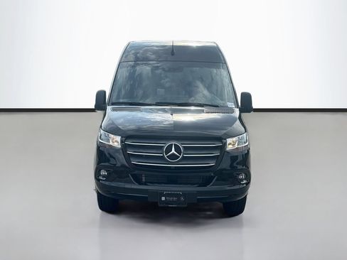 Used 2024 Mercedes-Benz Sprinter 3500 image 2