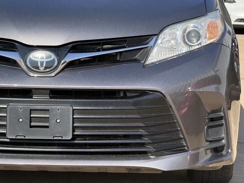 Used 2019 Toyota Sienna LE w/ LE Preferred Package FWD image 8