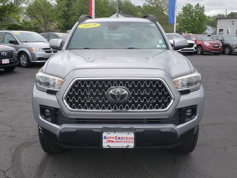 Used 2019 Toyota Tacoma TRD Off-Road AWD/4WD image 2