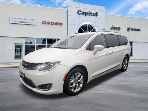Used 2020 Chrysler Pacifica Touring-L w/ Tire & Wheel Group FWD image 4