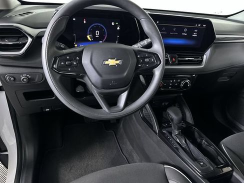 Used 2025 Chevrolet TrailBlazer LT AWD/4WD image 21