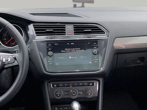 Used 2020 Volkswagen Tiguan SE w/ Panoramic Sunroof Package AWD/4WD image 8
