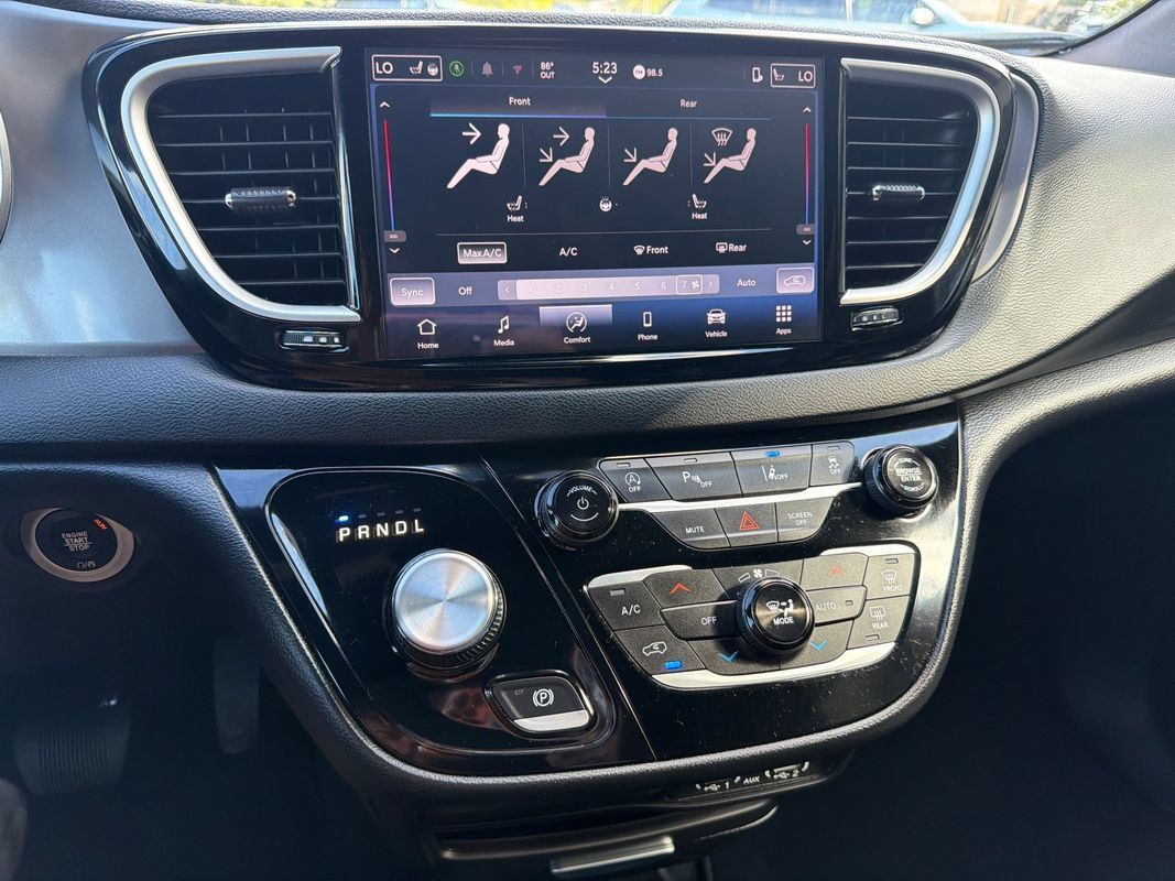 Used 2025 Chrysler Pacifica Select FWD image 24