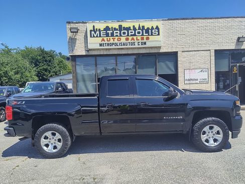 Used 2018 Chevrolet Silverado 1500 LT w/ All Star Edition AWD/4WD image 1