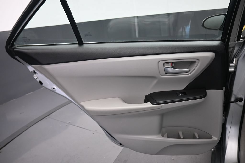 Used 2017 Toyota Camry LE FWD image 28