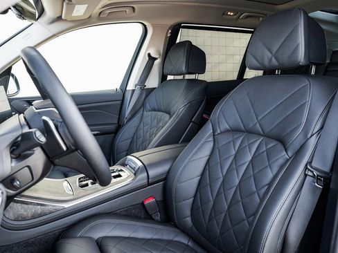 Used 2026 BMW X7 xDrive40i w/ Premium Package image 16