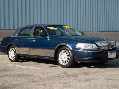 Used 2007 Lincoln Town Car Signature RWD image 5