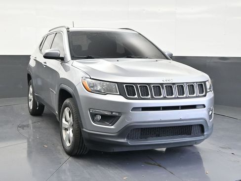 Used 2018 Jeep Compass Latitude w/ Popular Equipment Group AWD/4WD image 7