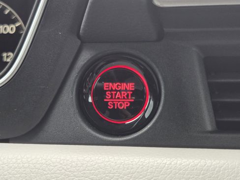 Certified 2024 Honda Pilot Touring image 17