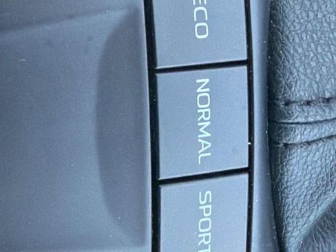 Used 2022 Toyota Camry SE image 16