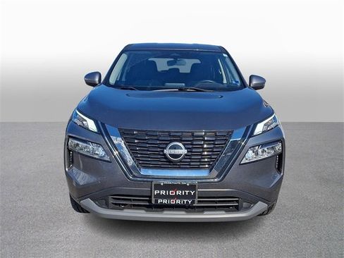 Used 2023 Nissan Rogue SV image 2