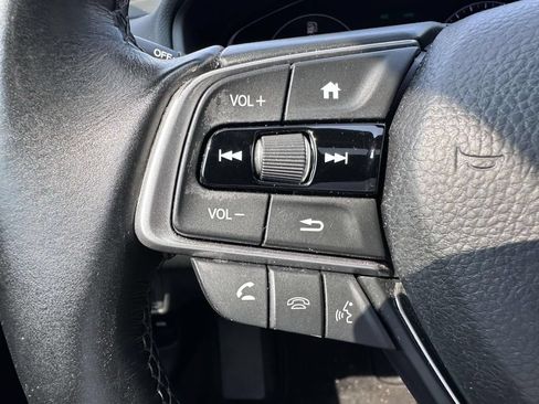 Used 2018 Honda Accord Touring image 19