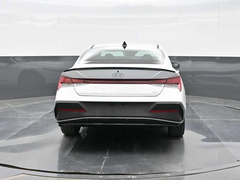 Certified 2025 Hyundai Elantra SEL FWD image 6