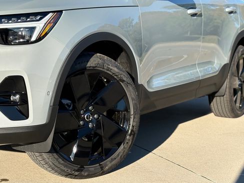 New 2026 Volvo XC40 B5 Ultra w/ Protection Package Premier image 8