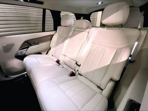 New 2026 Land Rover Range Rover Long Wheelbase SE image 9