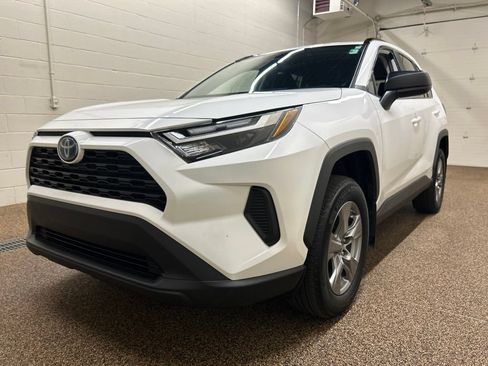 Used 2024 Toyota RAV4 LE AWD/4WD image 5