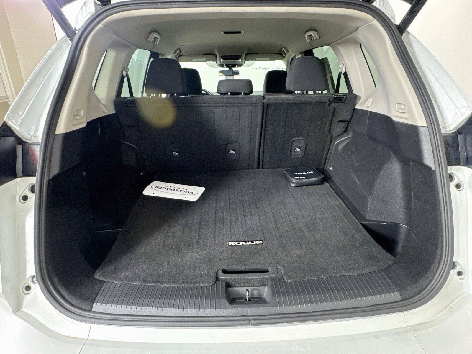 Used 2024 Nissan Rogue SV FWD image 23