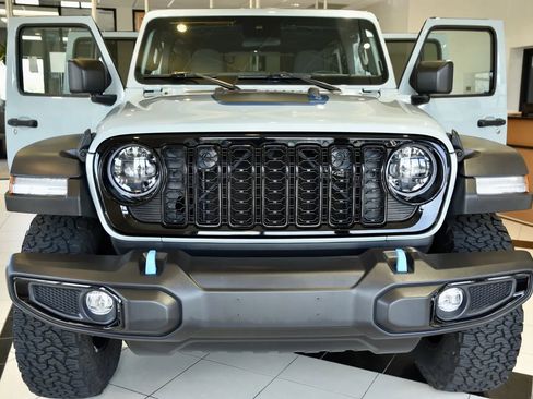 Used 2024 Jeep Wrangler Unlimited AWD/4WD image 2