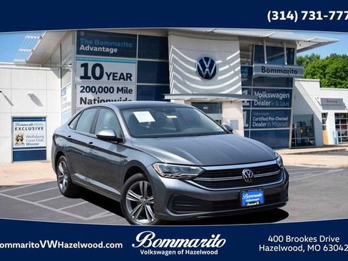 Certified 2023 Volkswagen Jetta SE w/ Panoramic Sunroof Package FWD image 1