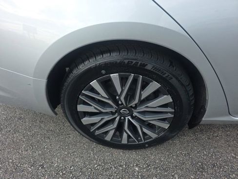 Used 2024 Nissan Altima 2.5 SV FWD image 10