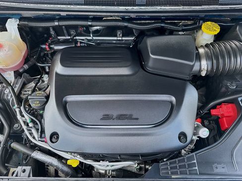 Used 2022 Chrysler Pacifica Limited w/ Uconnect Theater Family Group AWD/4WD image 34
