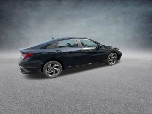 Used 2025 Hyundai Elantra Sport FWD image 25