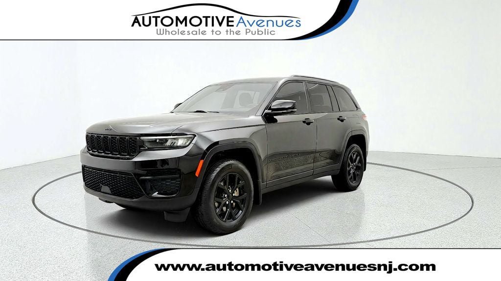 Used 2024 Jeep Grand Cherokee Altitude AWD/4WD image 1
