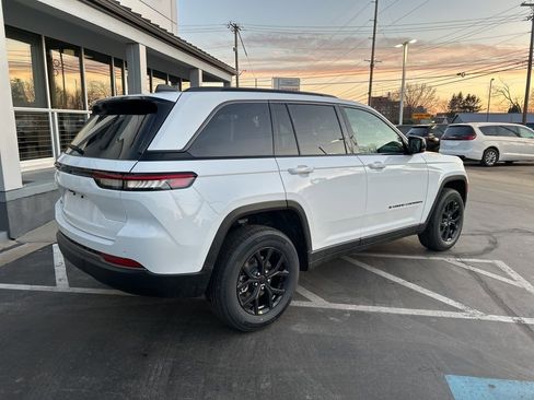 New 2026 Jeep Grand Cherokee Altitude AWD/4WD image 2