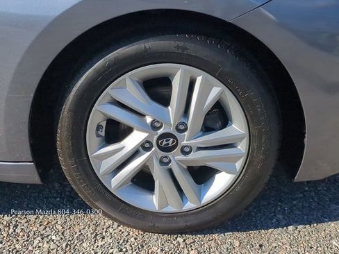 Used 2020 Hyundai Elantra SEL image 11