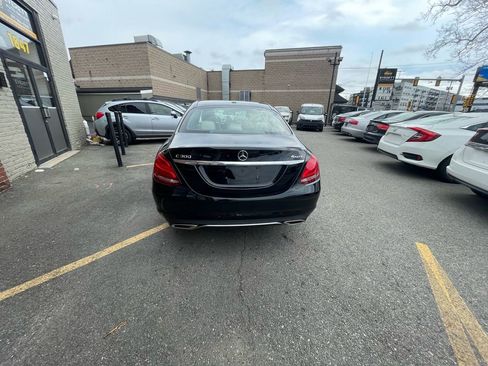 Used 2018 Mercedes-Benz C 300 4MATIC Sedan image 4