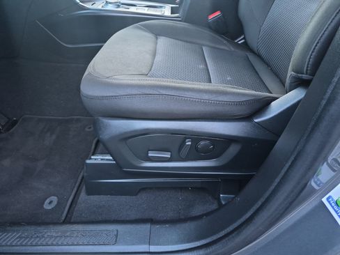 Used 2024 Ford Explorer XLT image 11