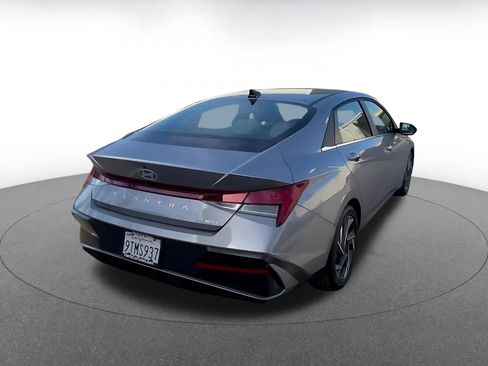 Used 2025 Hyundai Elantra Limited image 14