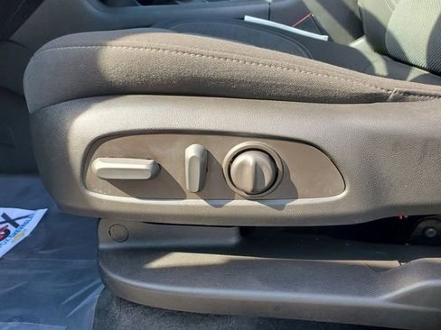 Certified 2023 Chevrolet Traverse LT FWD image 21