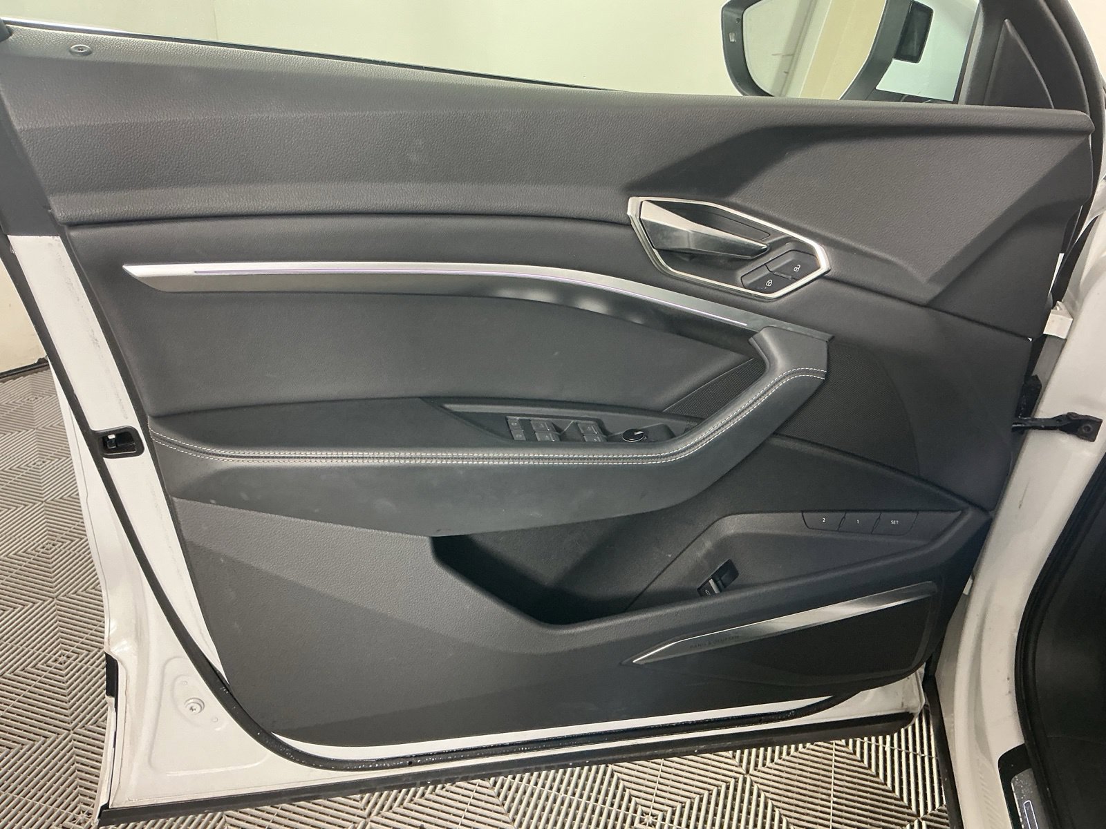 Used 2024 Audi Q8 e-tron Prestige w/ Prestige Package AWD/4WD image 12