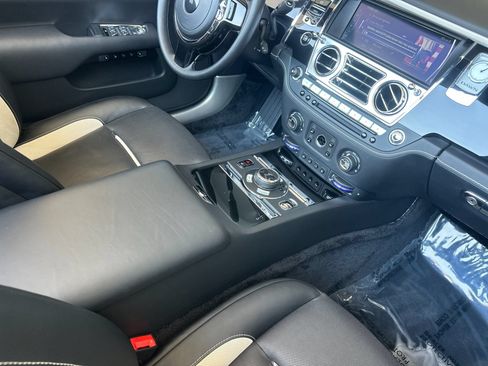 Certified 2019 Rolls-Royce Dawn RWD image 16